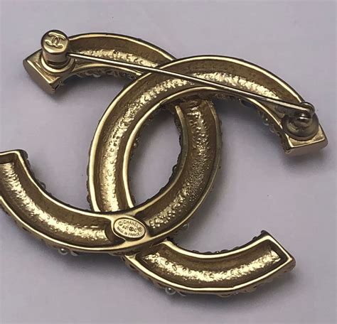 chanel cruise collection brooch